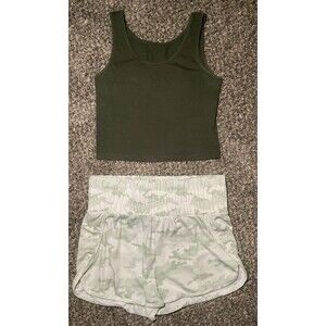 Women’s Green Crop Top And Green Stretch Shorts Outfit 2 Piece Set. Size Lg.